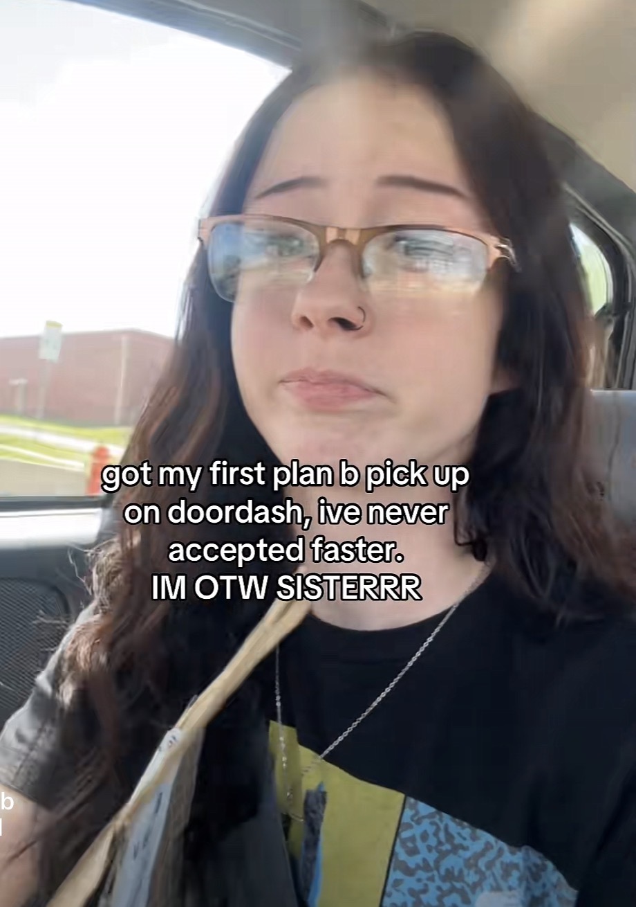 Selfie of a girl in a car with the caption “got my first plan b pick up on doordash, ive never accepted faster.
IM OTW SISTERRR”
